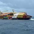 Navio cargueiro que transportava "mercadorias perigosas" afunda
