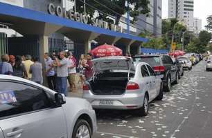 Ruas de Recife ficam cheias de panfletos e santinhos