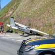 Avião faz pouso forçado em rodovia após sofrer uma pane elétrica; veja vídeo