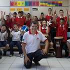 Professor monta em SP banda com alunos surdos e cegos
