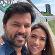 Patrícia Abravanel aparece sem aliança e levanta suspeitas de separação de Fábio Faria