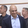 Sorridente, Alexandre de Moraes vota em SP sob forte presença de jornalistas