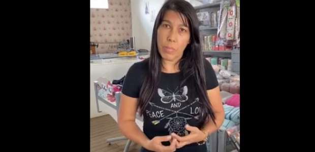 Mulher que divulgou fake de caixões com pedras é indiciada