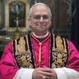 Vaticano divulga foto oficial e brasão do papa Leão XIV; veja