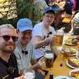 Destaque da Euro 2008, ex-jogador do Arsenal viraliza com foto irreconhecível em bar