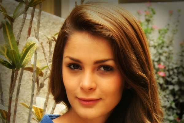 03-laura-spoya.jpg