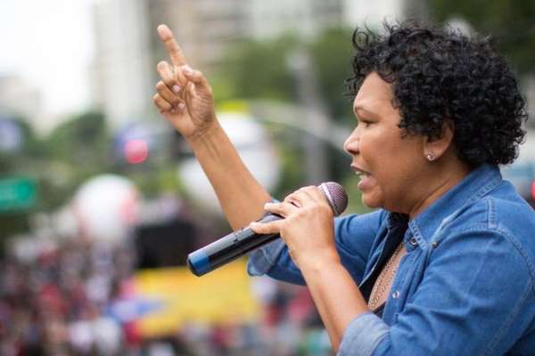 Vera Lúcia (foto) encara sua candidatura como mais uma missão partidária