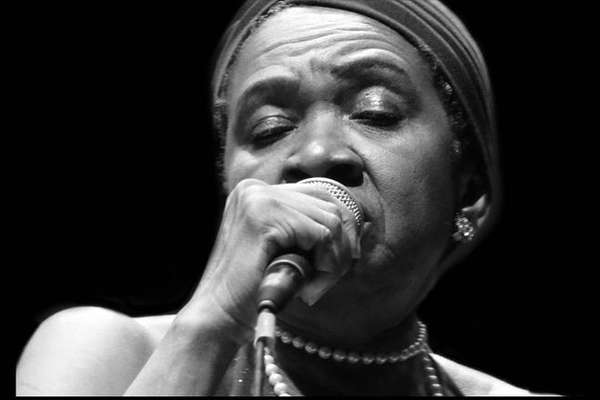 A cantora Áurea Martins é uma das atrações do festival da Casa da Bossa, no Rio