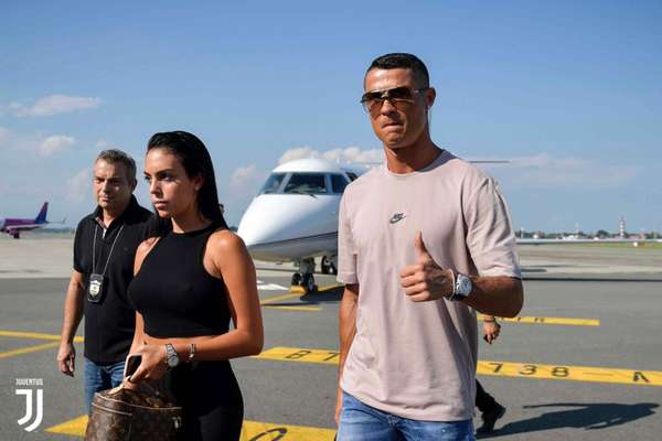 LANCE! O melhor jogador do mundo desembarcou neste domingo na Itália (Reprodução/Juventus)