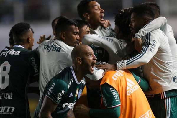 Palmeiras venceu pela última vez na Vila Belmiro em 2017, no Paulistão (Foto: Cesar Greco)