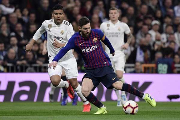 Barcelona e Real Madrid pode ter o mando de campo trocado (Foto: Javier Soriano / AFP)