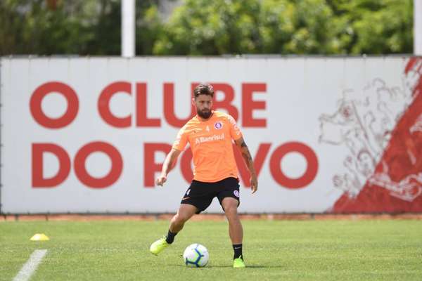 Rafael Sóbis revela que 'fugiu' do Corinthians na base