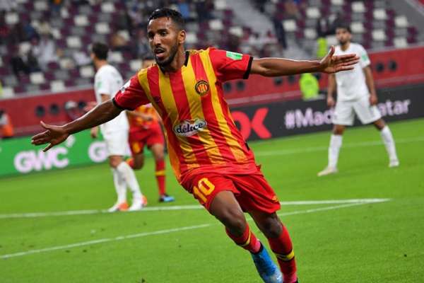 Elhouni foi o grande destaque do jogo com três gols marcados (Foto: AFP)