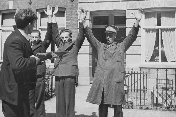 Captura de colaboradores nazistas na Holanda, em 1945