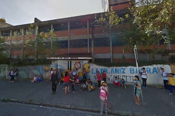 Vista externa da Escola Estadual Dr. Aniz Badra, no Grajaú, na zona sul da capital