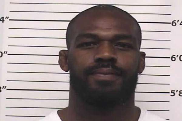 Jon Jones vai cumprir um ano de liberdade condicional por dirigir ...