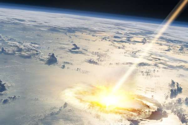 Especialistas esclarecem que a chance de um meteorito perigoso bater na Terra é pequena