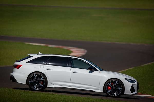 Christian Castanho / Audi / Disclosure Audi RS 6 Avant's wheelbase guarantees comfort: 2,930 m.