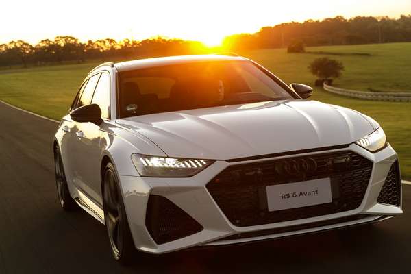 Christian Castanho / Audi / Disclosure 4.0 liter V8 biturbo engine now has 600 hp and light hybrid system.