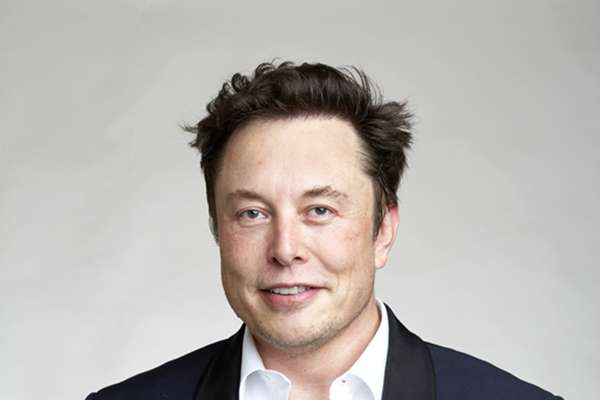 Elon Musk chama Johnny Depp para briga após ser citado em processo