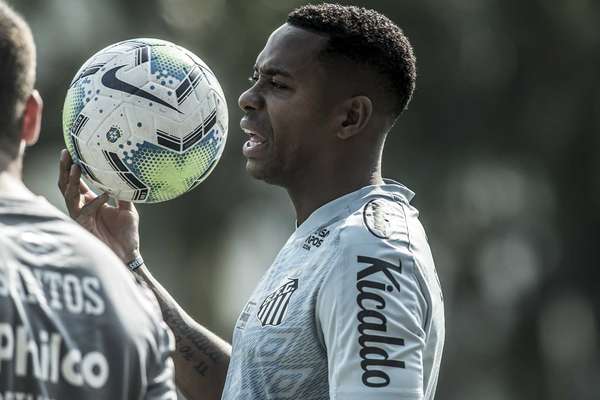 Robinho teve o contrato suspenso com o Santos