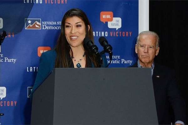 Lucy Flores acusou Joe Biden de ter agido de forma imprÃ³pria com ela