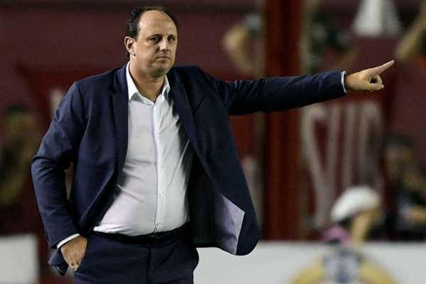 Rogério Ceni assinará com o Flamengo até dezembro de 2021 (Foto: JUAN MABROMATA / AFP)