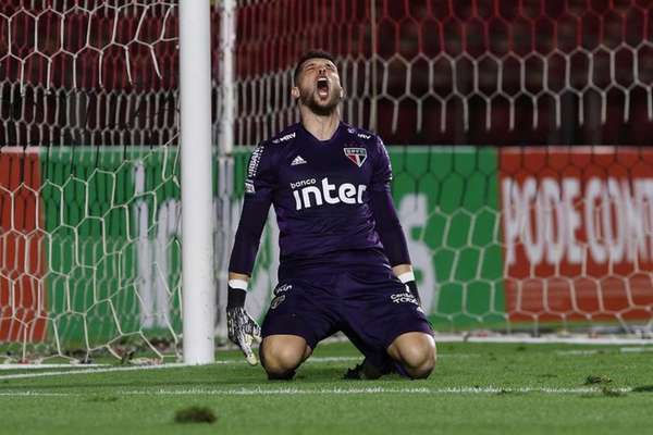 Tiago Volpi é o primeiro goleiro a se firmar na meta são-paulina após a aposentadoria de Rogério Ceni (Rubens Chiri/ São Paulo)