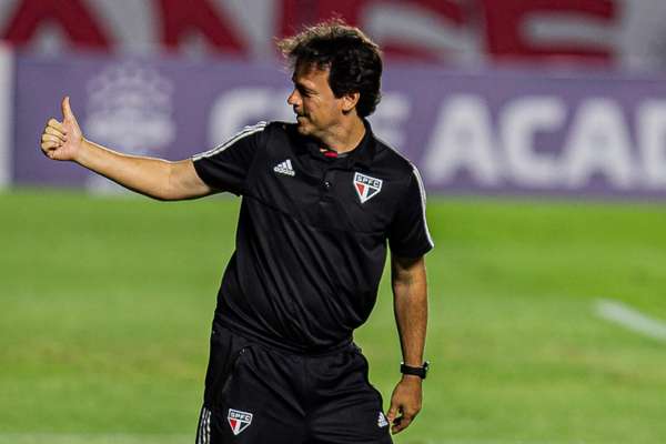 Diniz está em alta com a torcida do São Paulo (Foto: Van Campos/Ofotográfico)