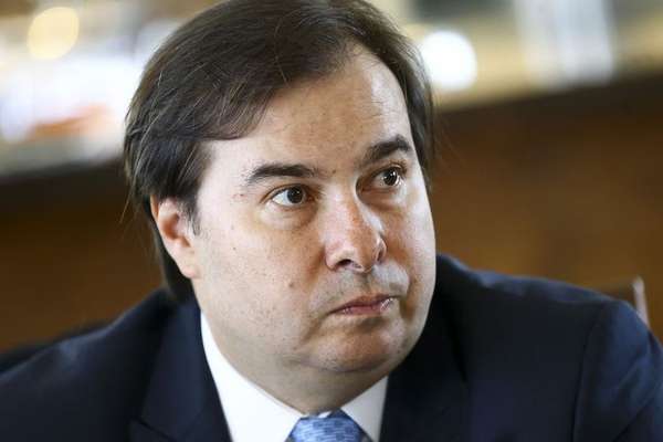 Marcelo Camargo/Agência Brasil / BBC News Brasil Rodrigo Maia tem uma relação ruim com o chefe do Executivo, e frequentemente rebate falas de Bolsonaro