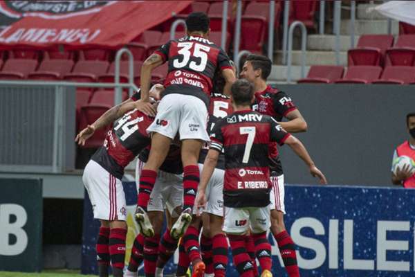 Na briga pelo título! Flamengo comemora a vitória sobre o Palmeiras (Foto: Alexandre Vidal / Flamengo)