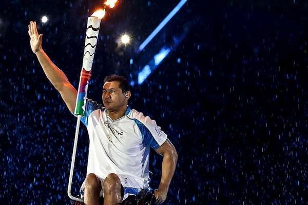 Clodoaldo Silva acendeu a pira paralímpica na Rio 2016