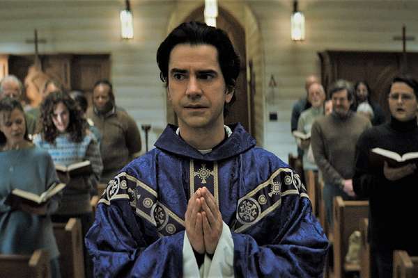 Missa Da Meia Noite Serie De Terror Da Netflix Ganha Trailer Perturbador