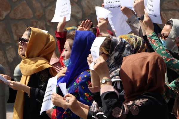 Talibã: mulheres precisam fazer filhos e não ser ministras