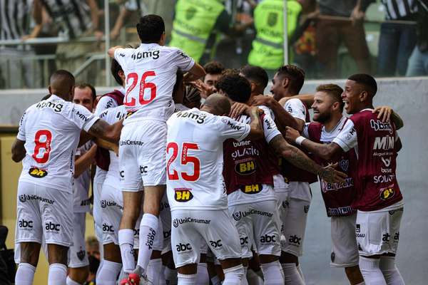 Arana e Savarino garantem vit&Atilde;&sup3;ria do Atl&Atilde;&copy;tico pelo Mineiro
