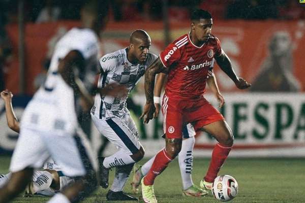 Internacional perde de virada para o S&Atilde;&pound;o Jos&Atilde;&copy;, que deixa a zona de  rebaixamento do Gauch&Atilde;&pound;o