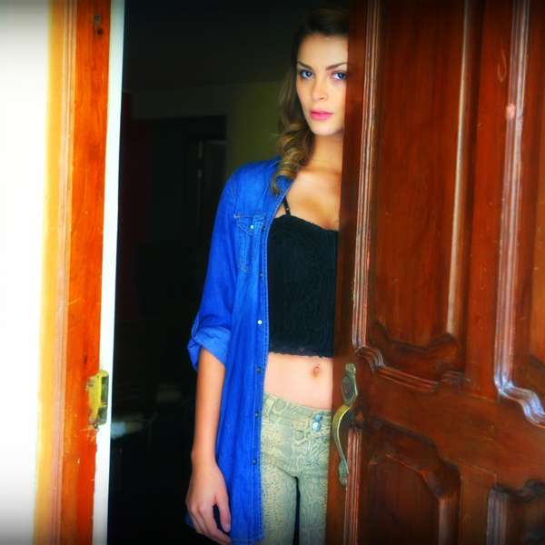 17-laura-spoya.jpg