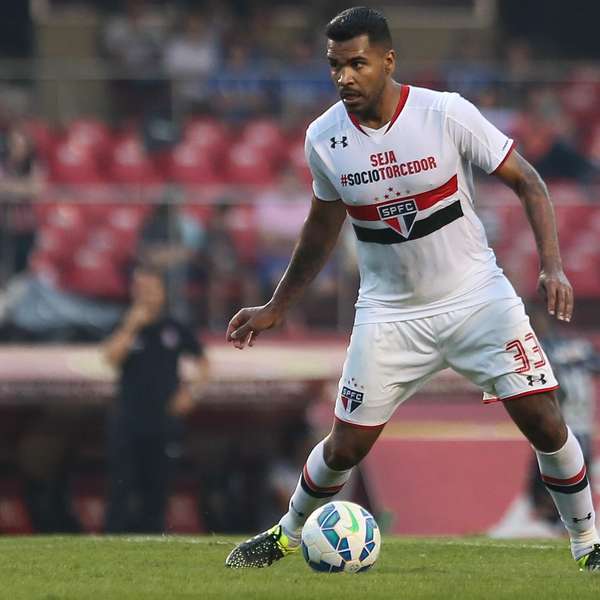Breno enfrenta dificuldades para se adaptar ao meio-campo de Osorio