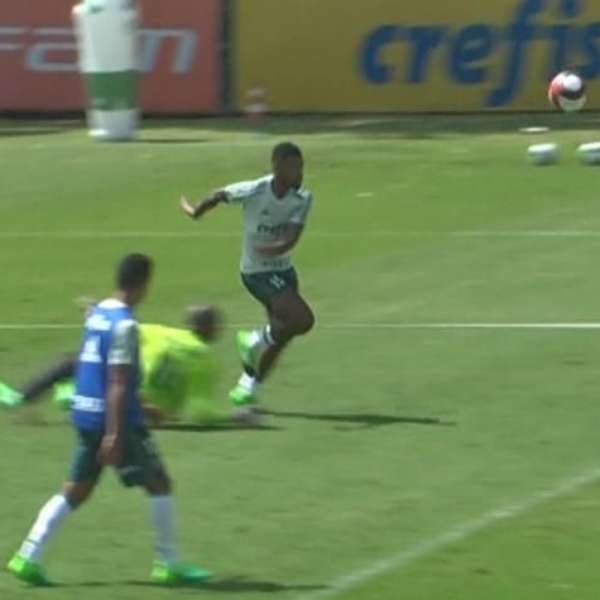  Michel deixa Jailson pra trás com cavadinha em treino do Palmeiras 