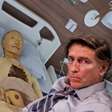 Boneco ocupou o lugar de Jair Bolsonaro em filmagens de 'Dark Horse'