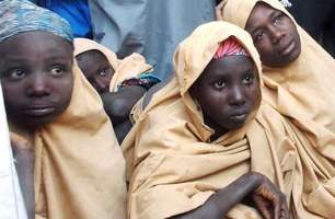 Estudantes sequestradas pelo Boko Haram voltam para famílias