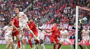 Bayern vira jogo, mas Leipzig empata nos acréscimos e adia festa do título alemão