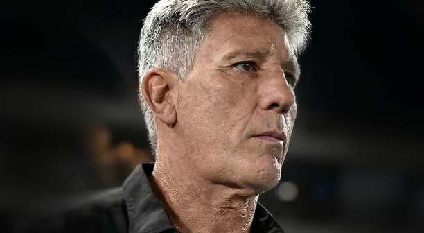 STJD denuncia Vasco por arremessos de copos em Renato Gaúcho