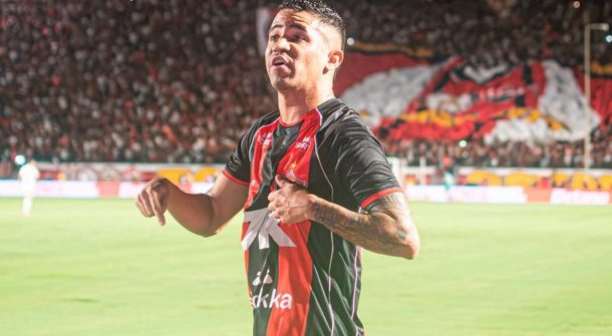 Vitória supera desvantagem, vence e elimina o Flamengo da Copa do Brasil