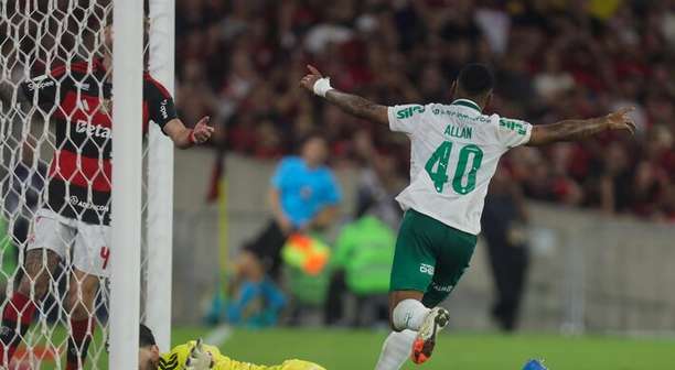 Palmeiras aproveita expulsão de Carrascal, faz três no Flamengo e aplaca pressão sobre Abel