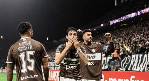 Hugo Souza falha, e Corinthians perde para o Platense na Libertadores