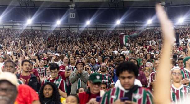 Da tensão ao alívio: torcida do Fluminense se divide em classificação