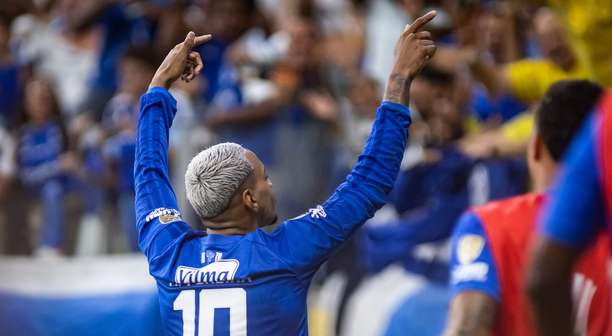 Em noite mágica de Matheus Pereira, Cruzeiro goleia Barcelona e avança na Libertadores