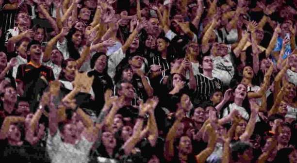 Na volta do Brasileirão, Corinthians reencontra rival de noite dramática e adeus de técnico que ficou seis dias