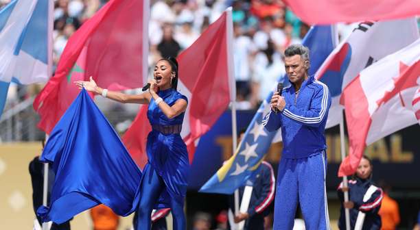 Tom Cruise, Post Malone e mais: famosos roubam a cena em cerimônia de encerramento da Copa do Mundo